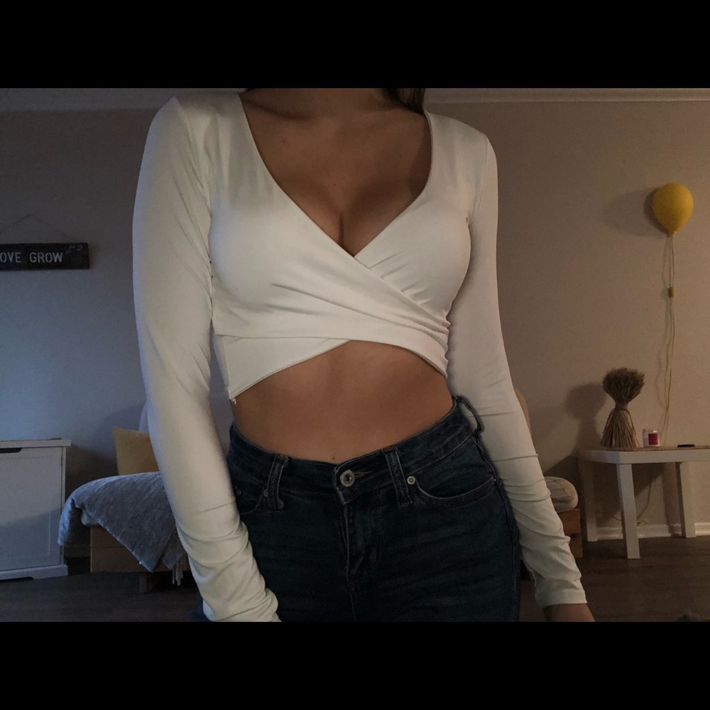 Forever 21 white long sleeve crop top